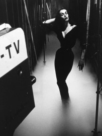 Maila Nurmi as Vampira